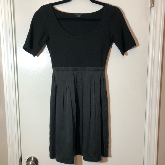 black no sleeve dress